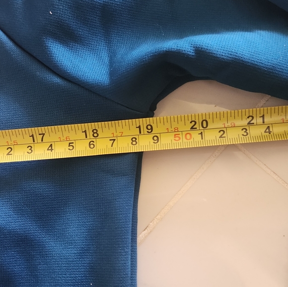 Under Armour Turquoise EUC Hoodie Pullover Small Sweater - Picture 8 of 11